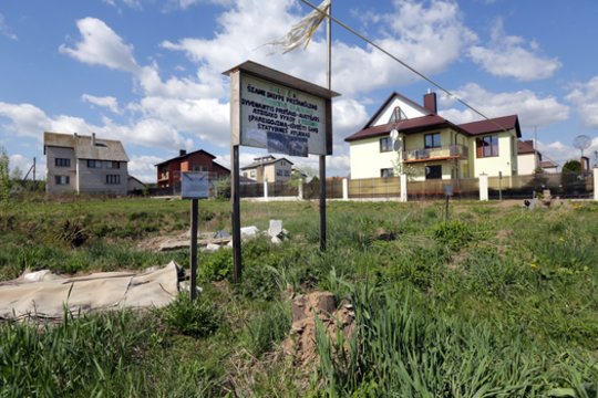 Nuosavo namo kaimynai: jei neįmanoma su jais susitarti gražiuoju, kokie įrankiai lieka?