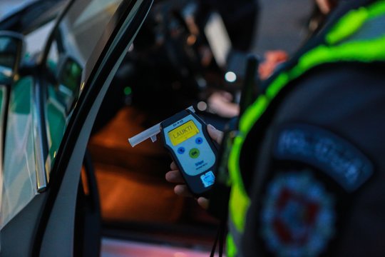 Raseinių r. policija sulaikė girtą prie vairo sėdusį 17-metį