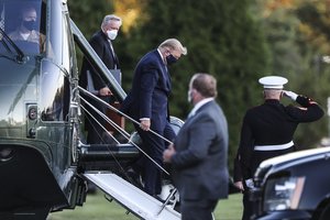 D. Trumpo ligos istorijoje netrūksta nežinomųjų: ar tikrai prezidento būklė gerėja?