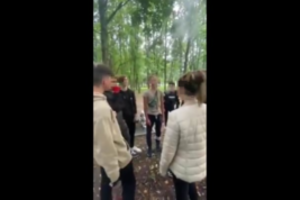 Kraupiame paauglių vaizdo įraše – žiaurūs kaltinimai ir smūgiai aukai