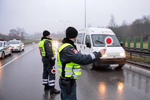 Gaudė neblaivius vairuotojus: krovininio automobilio vairuotojas kaltino lenkišką alų