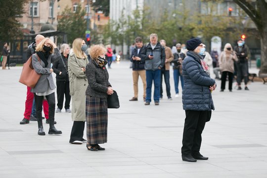  Išankstinis balsavimas Lukiškių aikštėje Vilniuje.<br> T.Bauro nuotr.