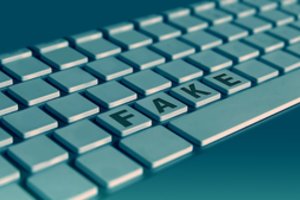 Išmokykite tėvus 5 žingsniais patikrinti informacijos patikimumą