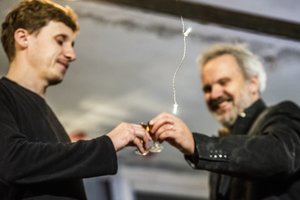 „Sirenos“ įsibėgėjo: Dariaus Gumausko „Emigrantai“ apsigyvens balkone