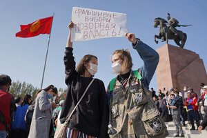 Kirgizijoje per protestus po ginčijamų rinkimų sužeista mažiausiai 16 žmonių