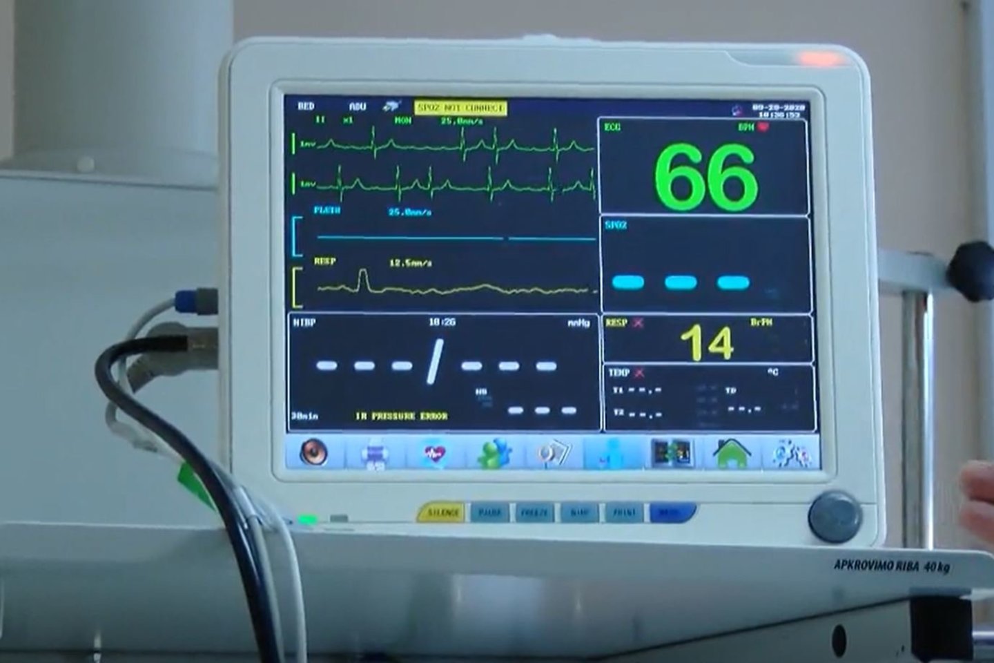 Neseniai ligoninės atgal į sandėlius grąžino gyvybinių funkcijų stebėsenos monitorius, kurių beveik 500 kovo mėnesį buvo įsigyta iš Kinijos ir Izraelio tiekėjų.
