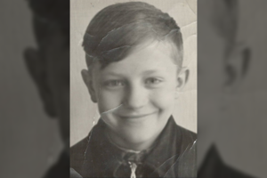 Nuotraukoje – asmuo, įamžinęs įsimintinas Arvydo Sabonio vestuvių akimirkas. Atspėkite, kas jis?