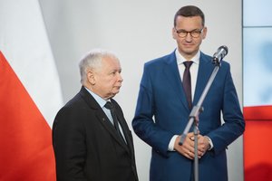 Lenkijos valdančiųjų lyderis oficialiai prisijungė prie pertvarkytos vyriausybės