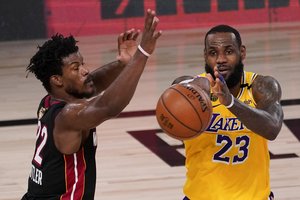„Lakers“ iki titulo liko tik žingsnis: „Heat“ komandos neišgelbėjo net sugrįžęs B. Adebayo