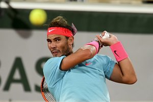 „Grunto karalius“ artėja dar vieno titulo link – R. Nadalis žengė į „Roland Garros“ turnyro pusfinalį