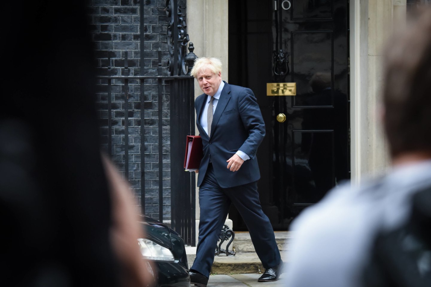 Borisas Johnsonas trečiadienį sakė, vyriausybės požiūris į viruso plitimo kontroliavimą tebėra tinkamas