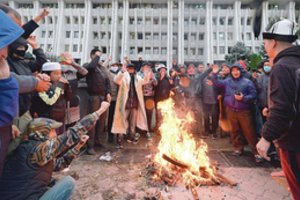 Trečioji revoliucija vėl virsta klanų susirėmimais: žmonės neturi vilties gyventi geriau