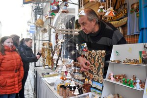 Suvenyrų pardavėjai suka galvas, kuo užsiimti, kad išgyventų – parduoda vos vieną kitą smulkmeną