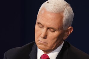 Per TV debatus ant M. Pence‘o galvos nutūpusi musė pralinksmino žiūrovus