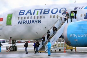 Įvertino riziką užsikrėsti skrendant – tikimybė tokia pat, kaip žaibo kirtis lėktuvui