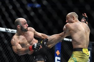 UFC savaitgalio dvikova: lietuviui pralaimėjęs brazilas sieks įveikti amerikietį