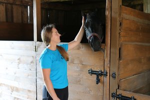 Meilė žirgams pakeitė jaunos merginos gyvenimą: mažame mieste pasiūlė unikalią pramogą