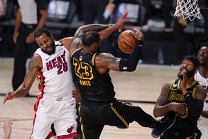 „Heat“ atidėjo „Lakers“ triumfo šokį ir sušvelnino NBA finalo serijos rezultatą