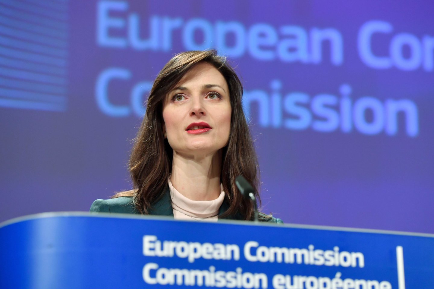 Eurokomisarė Mariya Gabriel šeštadienį paskelbė, kad susirgo COVID-19<br>AFP/Scanpix nuotr.