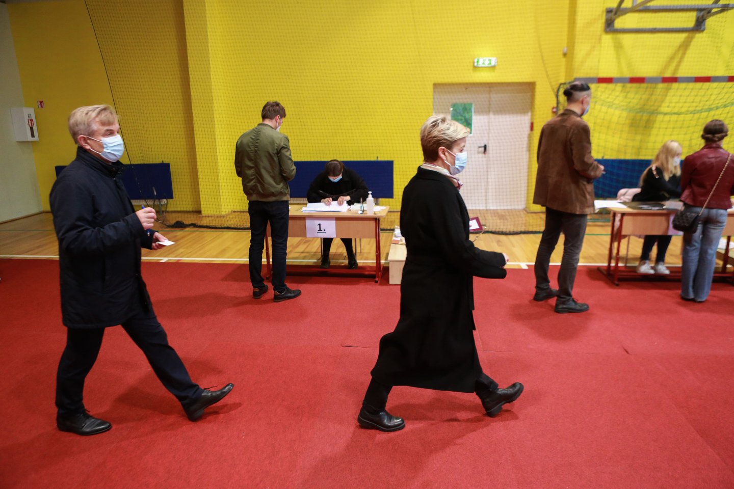  Seimo pirmininkas V.Pranckietis atvyko balsuoti su žmona Irena.<br> G.Bitvinsko nuotr.