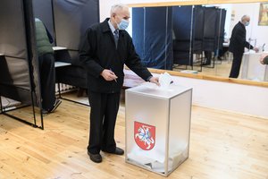 Seimo rinkimų įkarštyje kas trečioje apylinkėje pasipylė rimti pažeidimai