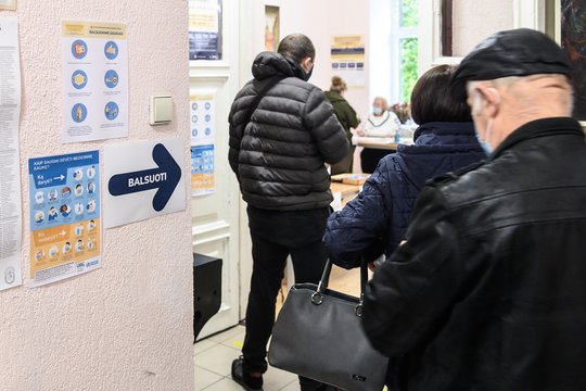 Balsuoti atvykęs vilnietis nustėro pamatęs, kad jau balsavo: toks atvejis – ne vienas?
