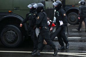 OMON „išvalė“ Minsko centrą nuo protestuotojų: sulaikyta daugiau kaip 250 žmonių