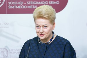 D. Grybauskaitė įvertino pirmojo turo balsavimo rezultatus
