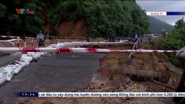Smarkūs potvyniai Vietname pražudė 28 žmones, nuošliauža galimai palaidojo dar 17 