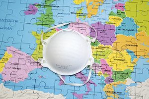 Europoje – didžiausias COVID-19 rodiklis nuo pandemijos pradžios, kai kurios šalys įveda karantiną