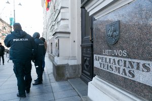 Sausio 13-osios byloje pasakytos baigiamosios kalbos, prokurorams duota laiko pasiruošti