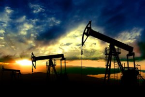 Prognozuoja, kad pasaulinė naftos rinka atsigaus iki 2022-ųjų