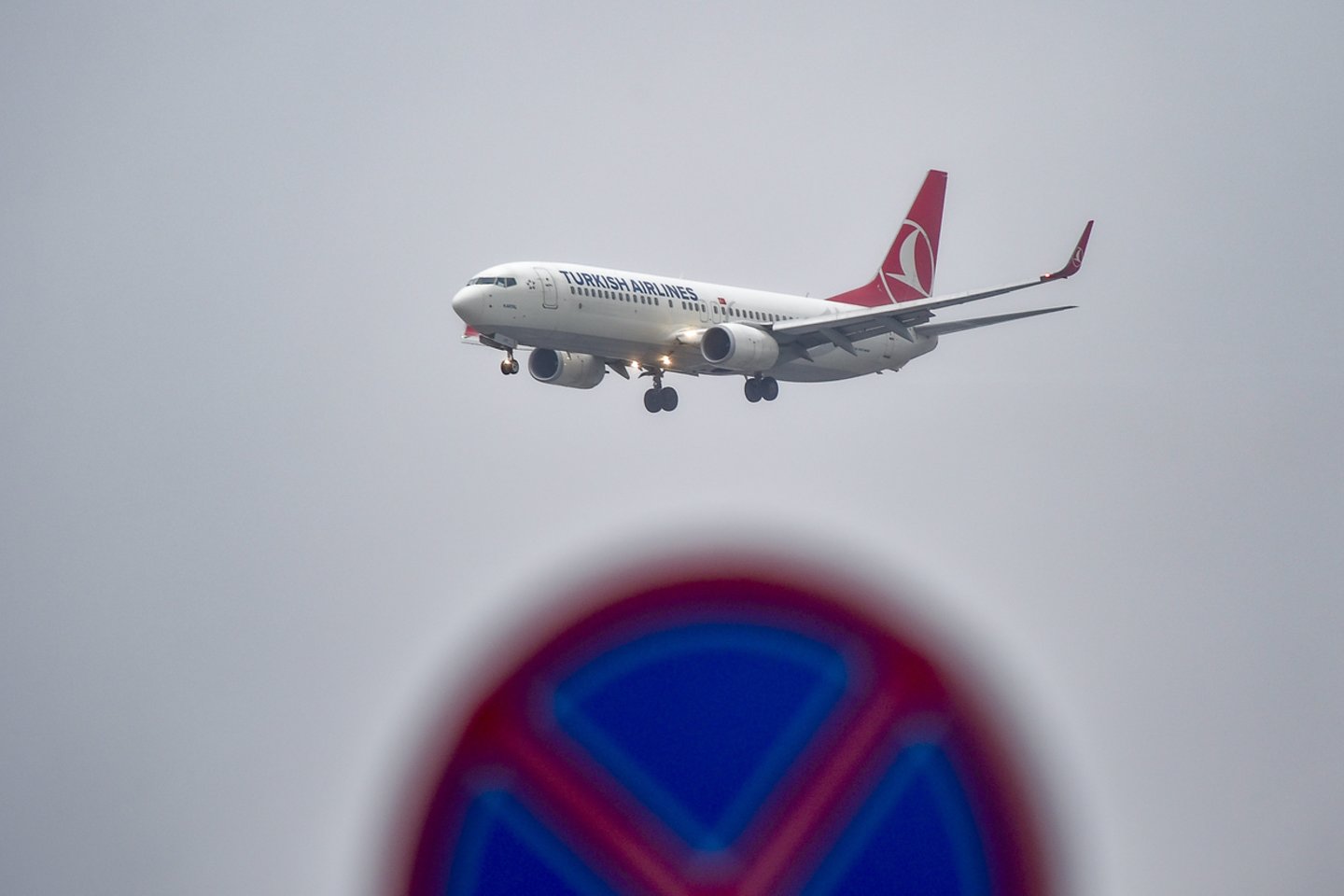Turkijos skrydžių bendrovė „Turkish Airlines“ atnaujina skrydžius tarp Vilniaus ir Stambulo. Skrydžiai atnaujinami, nuo spalio 12 dienos Lietuvos piliečiams nebetaikant saviizoliacijos nei Turkijoje, nei Lietuvoje.<br>V.Ščiavinsko nuotr.