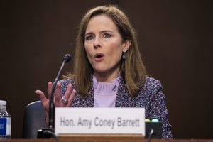 D. Trumpo kandidatė į JAV Aukščiausiąjį Teismą atsakė į opius senatorių klausimus