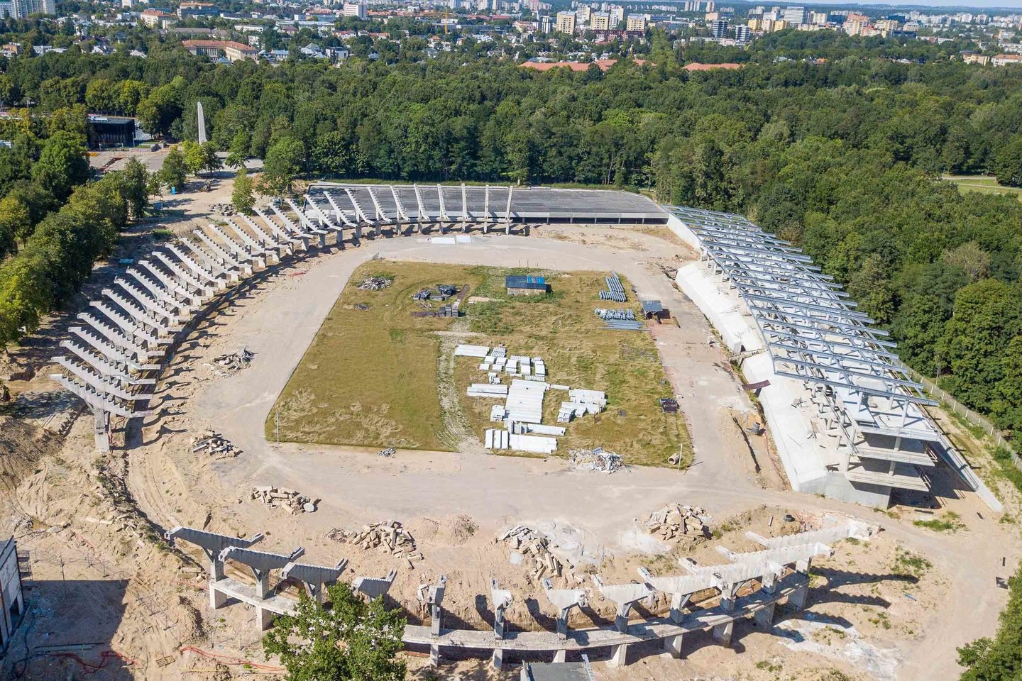 Kauno S. Dariaus ir S. Girėno stadiono rekonstrukcijai iš Valstybės investicijų programos lėšų kitąmet planuojama skirti 2,3 mln. eurų.<br>Kauno rajono savivaldybės nuotr.