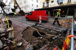 Sostinės senamiestyje – įgriuva: įstrigę spūstyje vairuotojai keikia kilpinį eismą