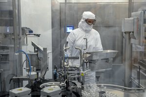 PSO informavo apie skiepų nuo koronaviruso prioritetus: jaunimui gali tekti laukti iki 2022 m.