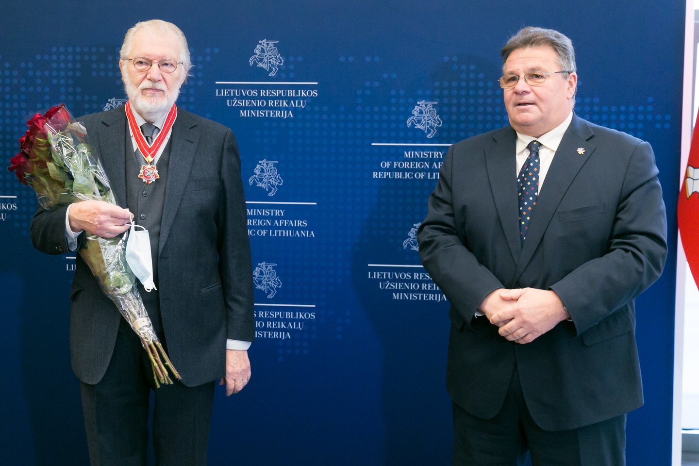 Užsienio reikalų ministerijoje (URM) Vilniuje aktoriui Juozui Budraičiui įteiktas šios ministerijos garbės ženklas „Lietuvos diplomatijos žvaigždė“.<br> T.Bauro nuotr.