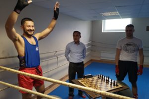 Į Lietuvą įžengė šachboksas – kovos vyko tiek bokso ringe, tiek ir prie šachmatų lentos