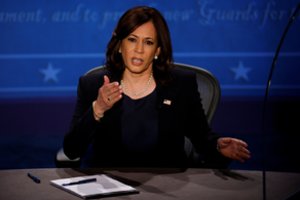 Kamala Harris nutraukia keliones, vienam štabo darbuotojų patvirtinus COVID-19