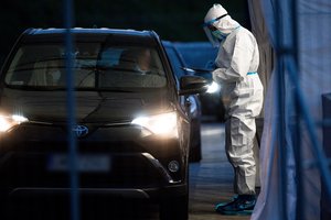 Lenkija dėl rekordiškai sparčiai plintančio COVID-19 įveda karantiną: yra ir griežtesnių ribojimų