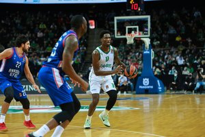 Taikliais metimais prapliupęs N. Hayesas nevengė pokštų: „Nemanau, kad mama bus patenkinta“