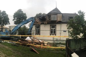 Kauniečio įžūlumui ribų nėra – neleido griauti vertingo namo, tačiau jis naikina jį toliau 