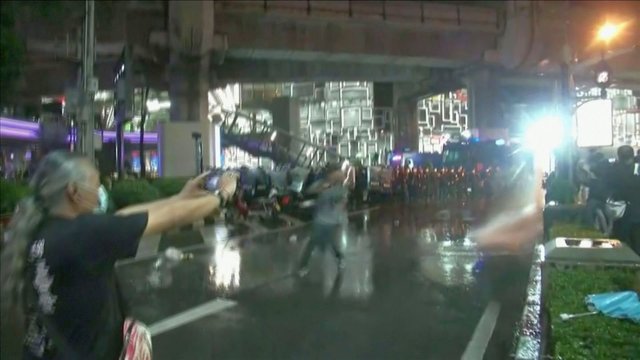 Tailando policija panaudojo vandens patranką prieš protestuotojus Bankoke