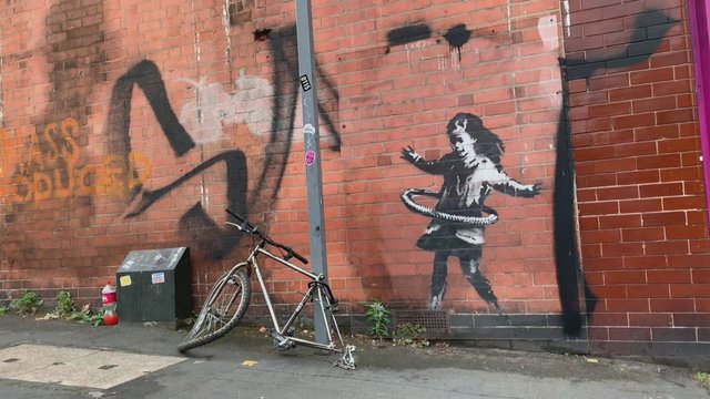 Pasirodė naujas nepagaunamojo Banksy kūrinys: šįkart – Notingamo mieste 