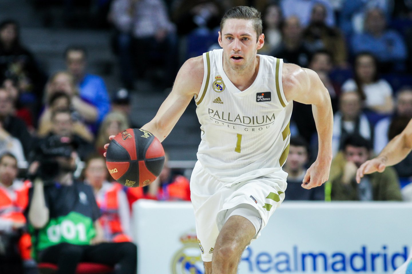 Fabienui Causeur nuatatytas koronavirusas