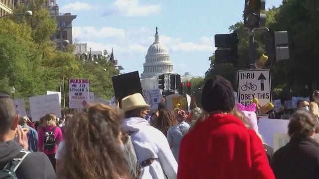 Tūkstančiai moterų protestavo prieš D. Trumpą