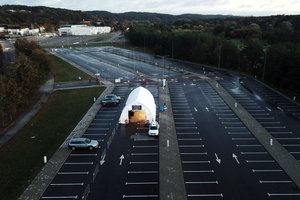 Vos atidarius balsavimo apylinkes, eilės norinčių balsuoti Vilniuje: nesusidomėjo tik esantys saviizoliacijoje