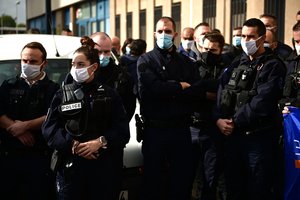 Prancūzijos policija surengė reidus dešimčių žinomų islamistų namuose