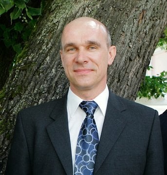 2006 m. aviakatastrofoje žuvo M‑1 radijo transliuotojų grupės įkūrėjas ir savininkas, komercinio radijo Lietuvoje vienas pradininkų Hubertas Grušnys (45 m.).<br>LR archyvo nuotr.